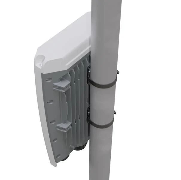 MikroTik Cloud Router Switch 504-4XQ-OUT – foto 6